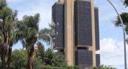 Mercado reduz projeção da inflação para abaixo de 5% e prevê PIB menor em 2026