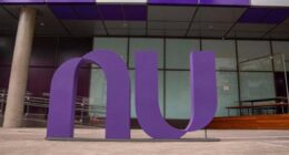 Nubank afirma que não está buscando transação com fintech inglesa Monzo
