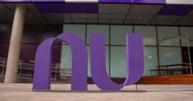 Nubank afirma que não está buscando transação com fintech inglesa Monzo