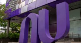 Nubank negocia compra do banco digital britânico Monzo por até R$ 70 bi