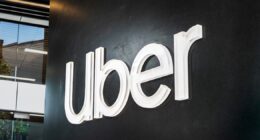 O Uber Moto não dá lucro, mas o Uber investe nele assim mesmo; Entenda