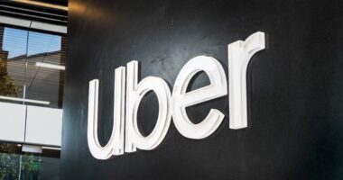 O Uber Moto não dá lucro, mas o Uber investe nele assim mesmo; Entenda