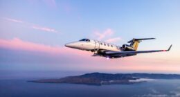 Pouso automático e autonomia de 3,8 mil km: como será voar no novo jato da Embraer
