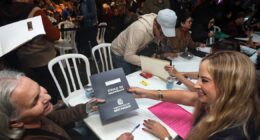 Prefeitura supera marca de 100 mil títulos de propriedade entregues pelo programa Escritura na Mão