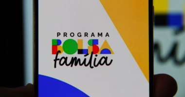 Próxima gestão deveria não reajustar o Bolsa Família e continuar a reduzir o número de atendidos