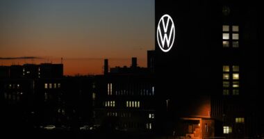 Volkswagen prevê eliminar 100 mil postos de trabalho até 2030