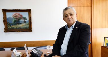 Alcolumbre está ‘determinado’ a votar fim da 6x1, diz ministro; Flávio critica ‘oportunismo’