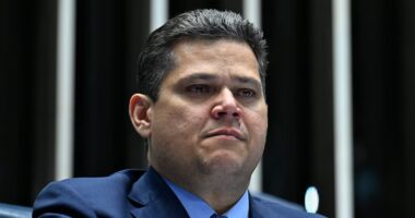 Articulação do governo vê baixa chance de Senado votar fim da 6x1 com vantagem de Flávio no 1º turno