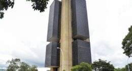 Emprego vai bem num quadro de inflação perigosa
