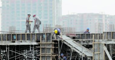 Escala 5x2 pode agravar escassez de trabalhadores em setores como os de supermercados e construção