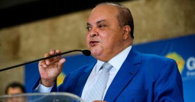 Ex-presidente do BRB diz à PF que negócio com Master foi ordenado por Ibaneis em jantar com Vorcaro