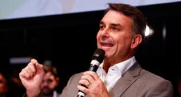 Flávio Bolsonaro afirma que dará reajuste acima da inflação para aposentadorias se eleito