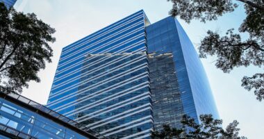 Investidores negociam pico de R$ 12 bi com imóveis comerciais no trimestre
