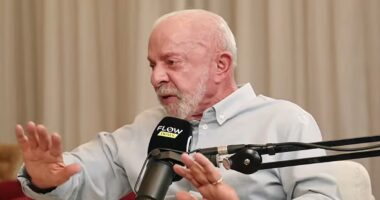 Lula diz que discute com BC proibir bancos de dar mais de um cartão de crédito por pessoa