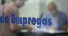 Mercado de trabalho perde fôlego apesar de desemprego recorde, diz pesquisador da FGV