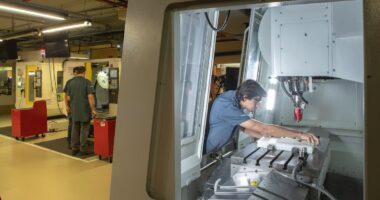 Produção industrial no País cai 0,6% em agosto, abaixo do esperado