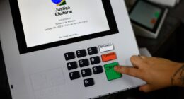 Proíbam os mais velhos, não as mulheres? Futuro de jovens é ameaçado por envelhecimento do eleitor