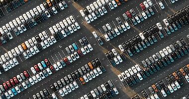 Vendas de veículos caminham para fechar 2026 no maior patamar em 12 anos